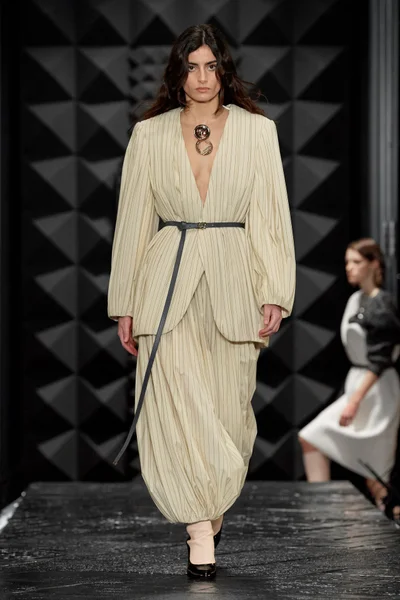 Look 4